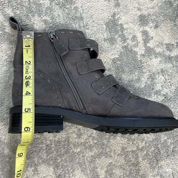 New Aerosoles Aware Arezzo Buckle Ankle Boots Booties Grey Gray Moto Sz 5 - Picture 16 of 16